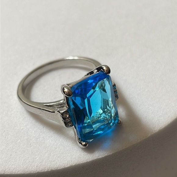 Markle Inspired Vibrant Blue Crystal Princess Ring - Picture 15 of 15